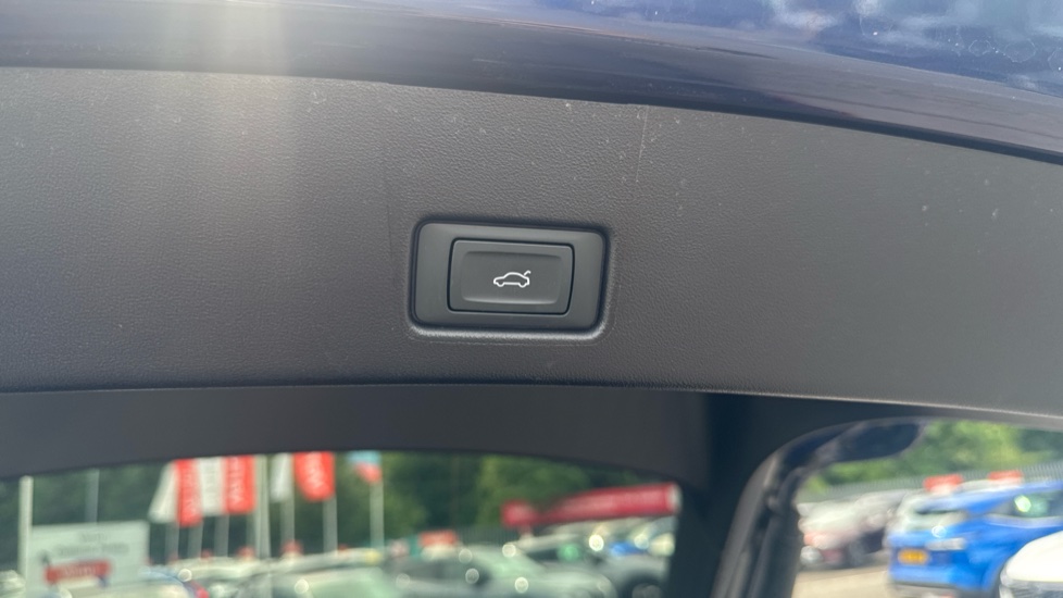Audi Q4 e-tron 220kW 50 Quattro 82.77kWh Edition 1 5dr Auto Electric Estate - Image 36
