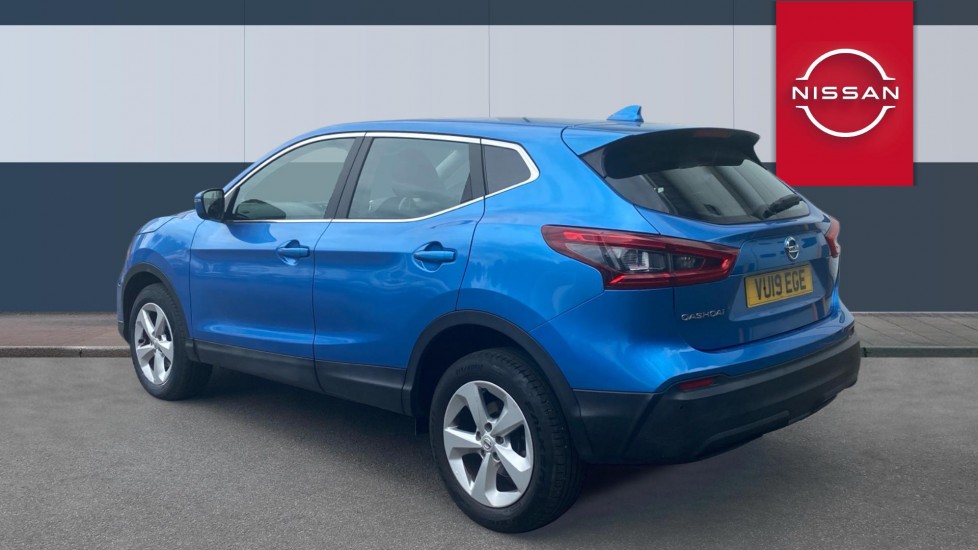 Nissan Qashqai 1.3 DiG-T Acenta Premium 5dr Petrol Hatchback - Image 2