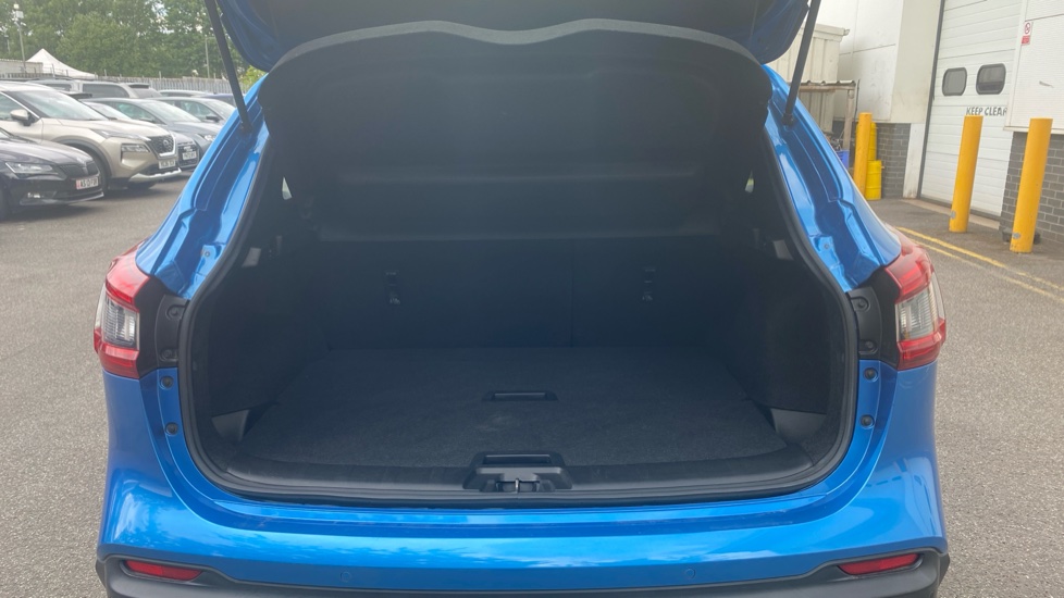 Nissan Qashqai 1.3 DiG-T Acenta Premium 5dr Petrol Hatchback - Image 4