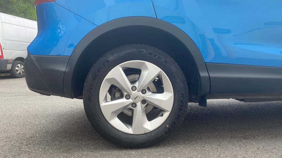 Nissan Qashqai 1.3 DiG-T Acenta Premium 5dr Petrol Hatchback - Image 7