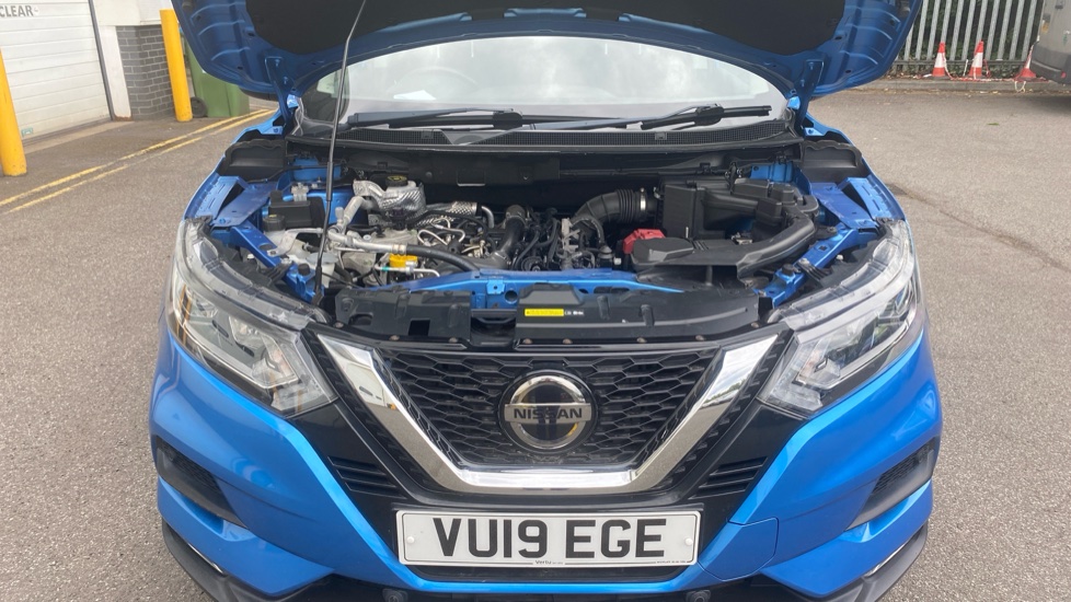 Nissan Qashqai 1.3 DiG-T Acenta Premium 5dr Petrol Hatchback - Image 8