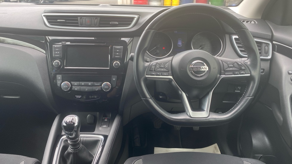 Nissan Qashqai 1.3 DiG-T Acenta Premium 5dr Petrol Hatchback - Image 10