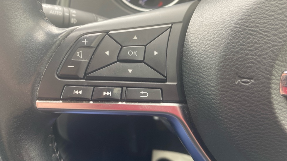 Nissan Qashqai 1.3 DiG-T Acenta Premium 5dr Petrol Hatchback - Image 23