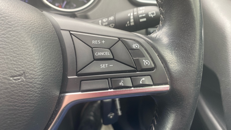 Nissan Qashqai 1.3 DiG-T Acenta Premium 5dr Petrol Hatchback - Image 24