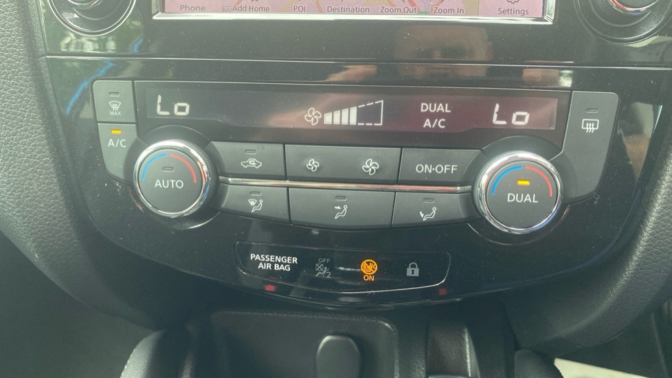 Nissan Qashqai 1.3 DiG-T Acenta Premium 5dr Petrol Hatchback - Image 27