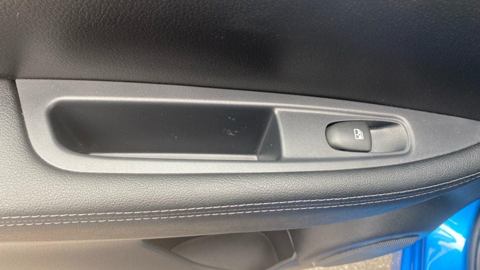 Nissan Qashqai 1.3 DiG-T Acenta Premium 5dr Petrol Hatchback - Image 36
