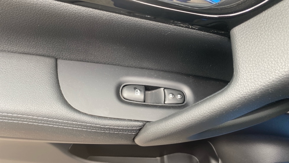 Nissan Qashqai 1.3 DiG-T Acenta Premium 5dr Petrol Hatchback - Image 38