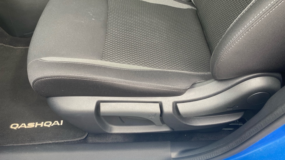 Nissan Qashqai 1.3 DiG-T Acenta Premium 5dr Petrol Hatchback - Image 39