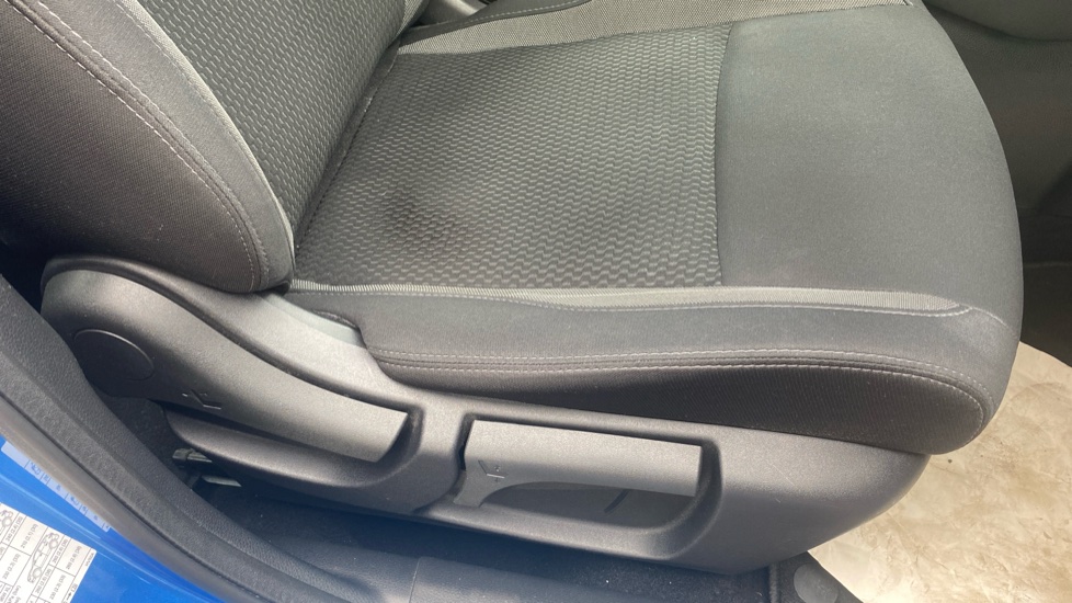 Nissan Qashqai 1.3 DiG-T Acenta Premium 5dr Petrol Hatchback - Image 41