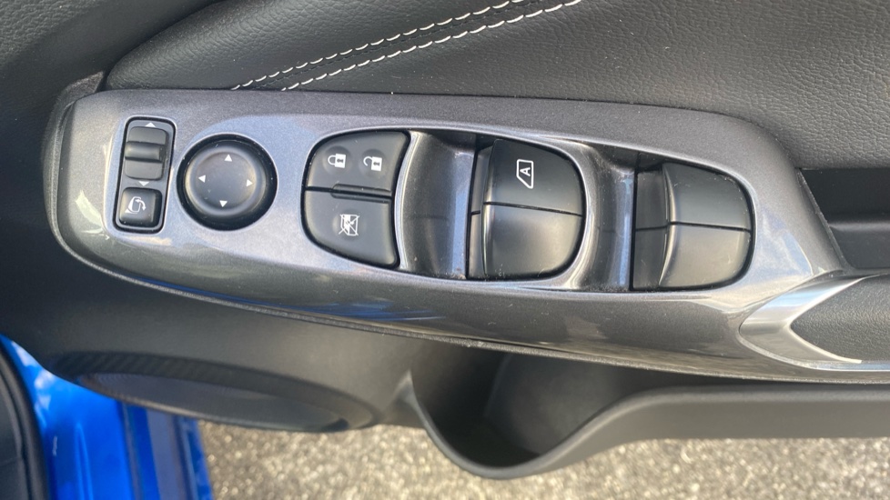 Nissan Juke 1.0 DiG-T 114 Tekna 5dr Petrol Hatchback - Image 36