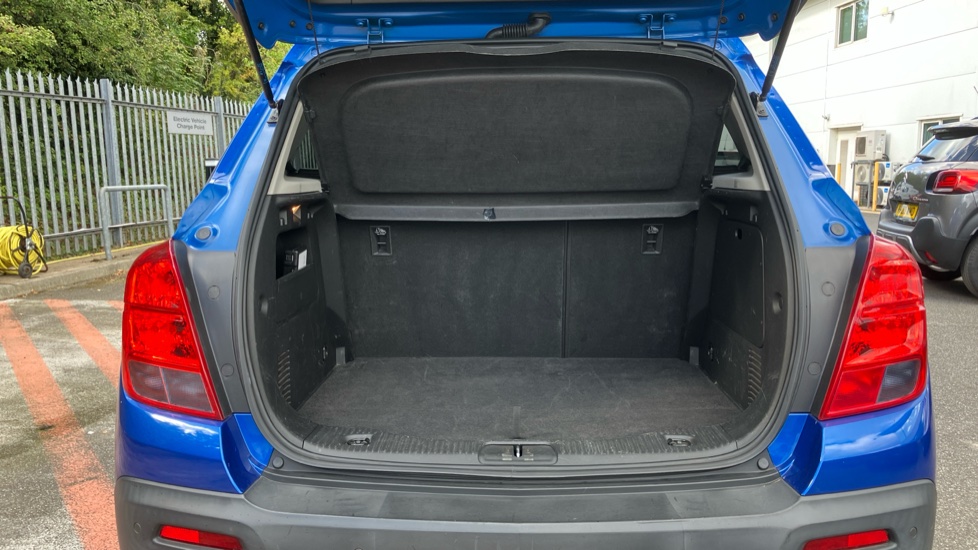 Chevrolet Trax 1.6 LT 5dr Petrol Hatchback - Image 4