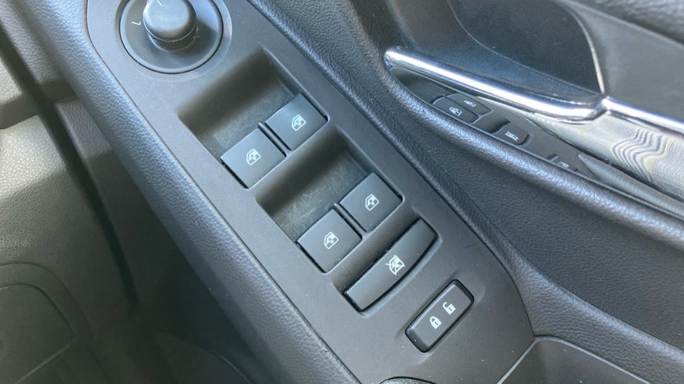 Chevrolet Trax 1.6 LT 5dr Petrol Hatchback - Image 24
