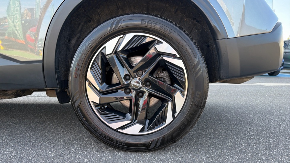Nissan Qashqai 1.3 DiG-T MH N-Connecta 5dr Petrol Hatchback - Image 7