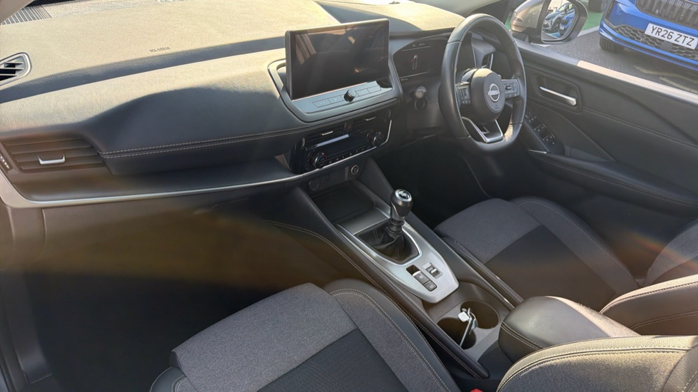 Nissan Qashqai 1.3 DiG-T MH N-Connecta 5dr Petrol Hatchback - Image 9