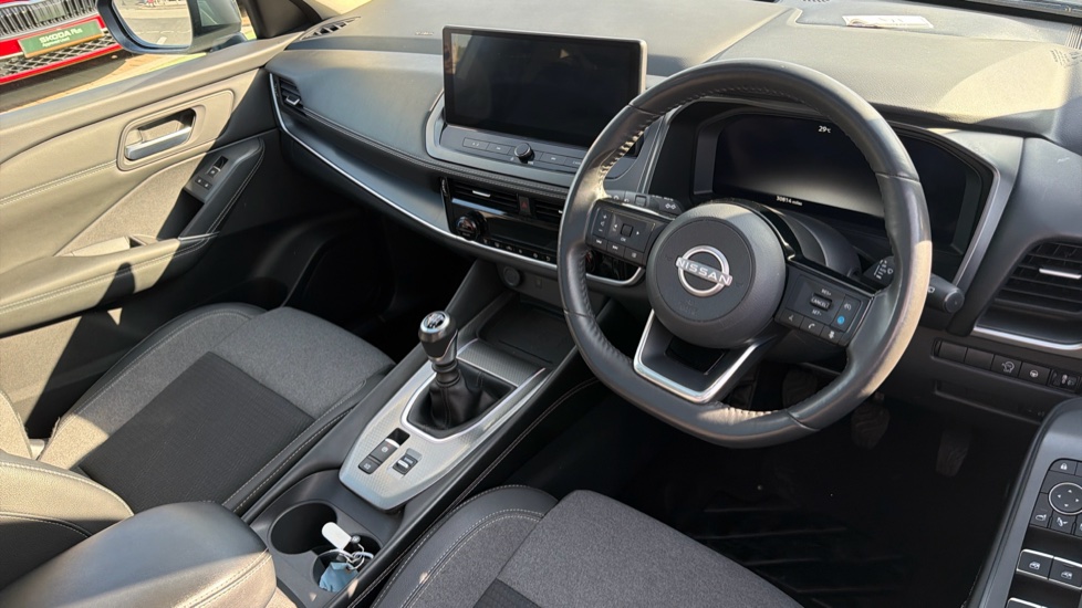 Nissan Qashqai 1.3 DiG-T MH N-Connecta 5dr Petrol Hatchback - Image 11