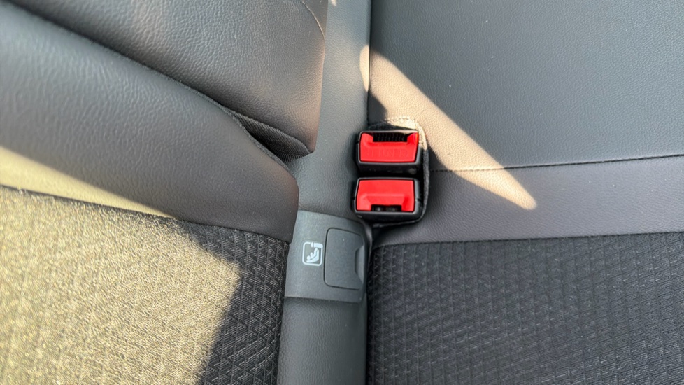 Nissan Qashqai 1.3 DiG-T MH N-Connecta 5dr Petrol Hatchback - Image 17