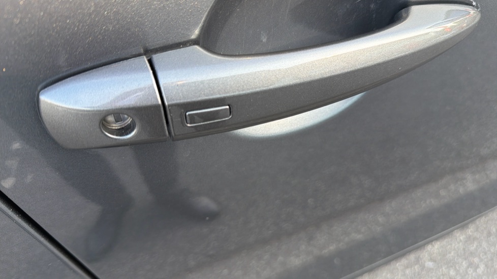Nissan Qashqai 1.3 DiG-T MH N-Connecta 5dr Petrol Hatchback - Image 21