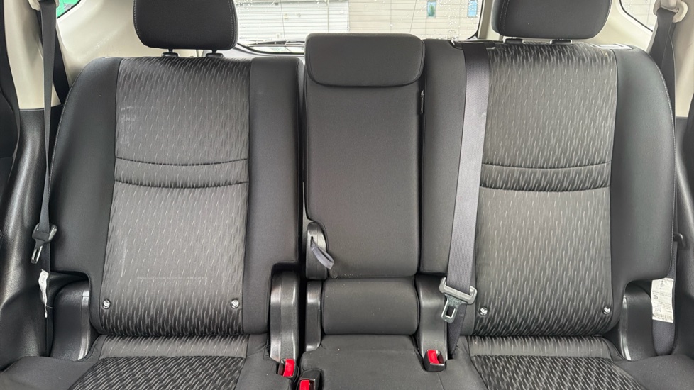 Nissan X-Trail 1.6 dCi N-Connecta 5dr Diesel Station Wagon - Image 15