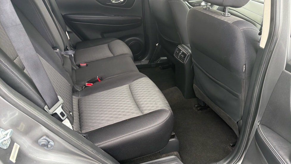 Nissan X-Trail 1.6 dCi N-Connecta 5dr Diesel Station Wagon - Image 16