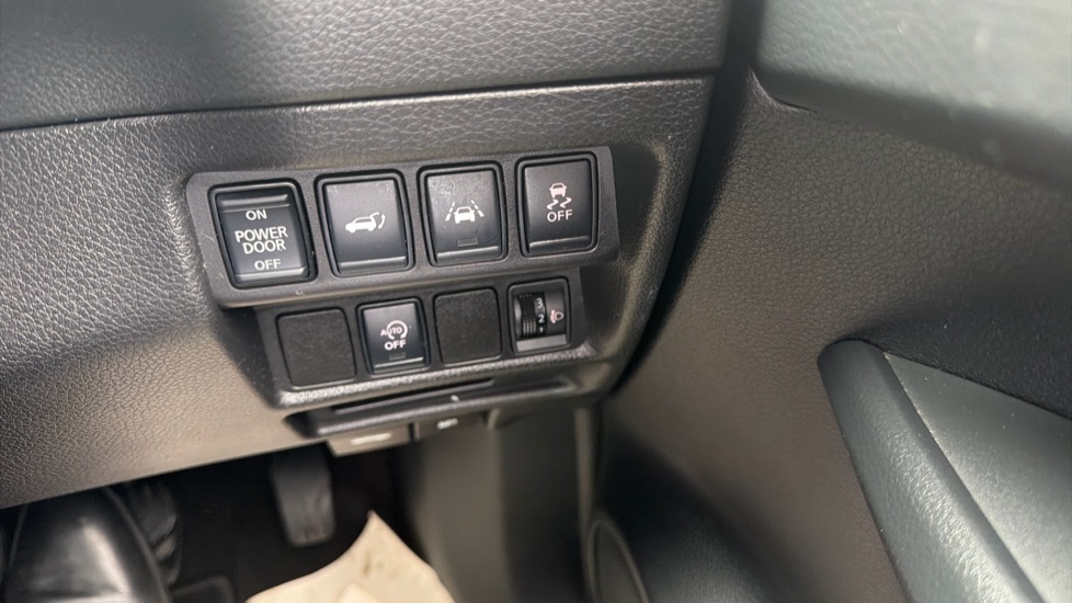 Nissan X-Trail 1.6 dCi N-Connecta 5dr Diesel Station Wagon - Image 22