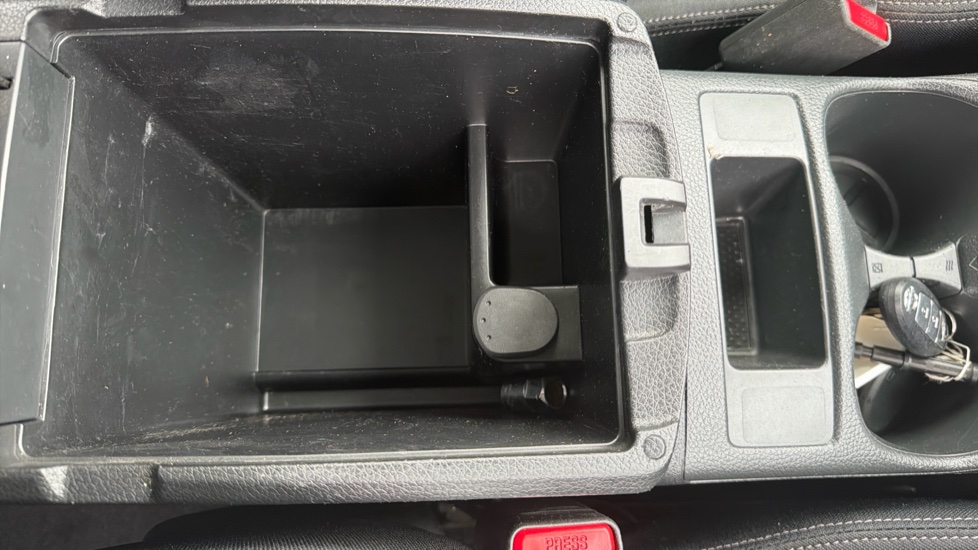 Nissan X-Trail 1.6 dCi N-Connecta 5dr Diesel Station Wagon - Image 31