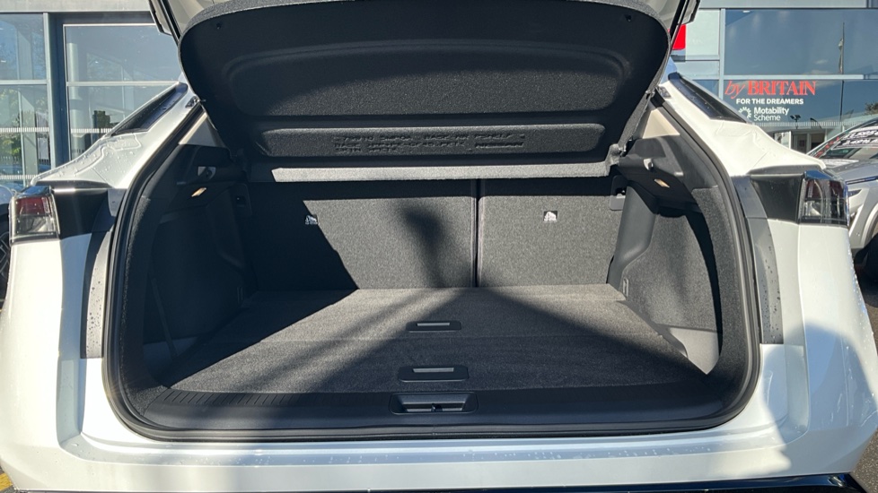 Nissan ARIYA 160kW Shiro 63kWh 5dr Auto Electric Hatchback - Image 4