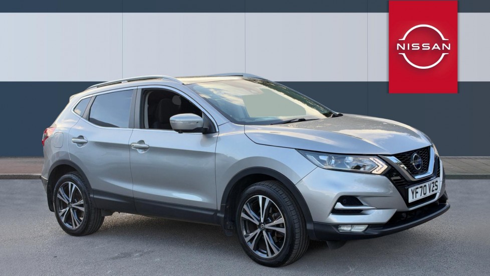 Nissan Qashqai 1.3 DiG-T N-Connecta 5dr [Glass Roof Pack] Petrol Hatchback - Image 1