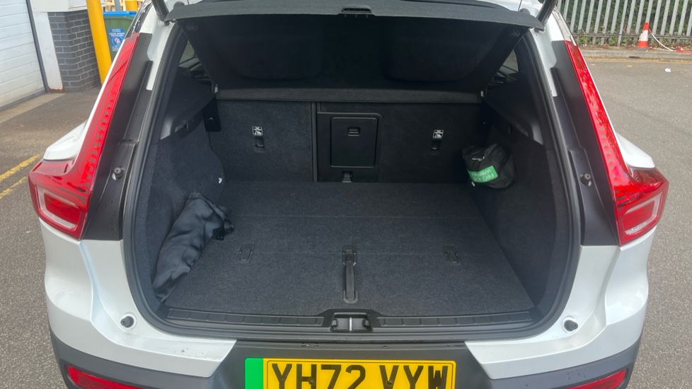 Volvo XC40 170kW Recharge Ultimate 69kWh 5dr Auto Electric Estate - Image 4
