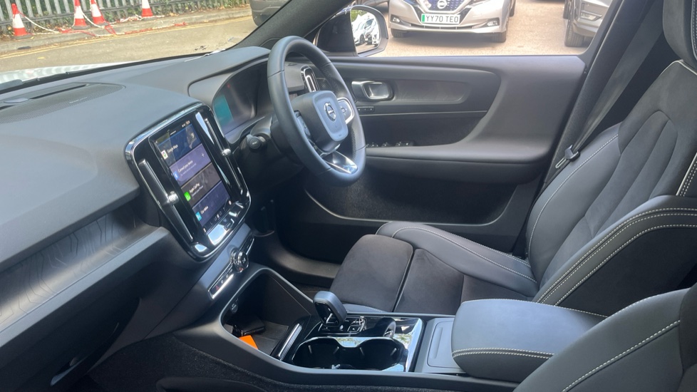 Volvo XC40 170kW Recharge Ultimate 69kWh 5dr Auto Electric Estate - Image 9