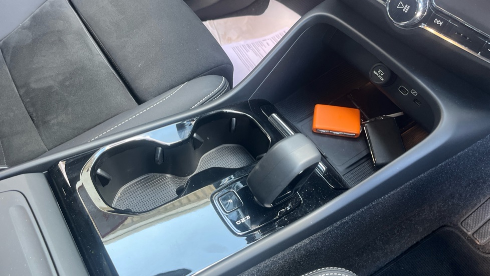 Volvo XC40 170kW Recharge Ultimate 69kWh 5dr Auto Electric Estate - Image 13