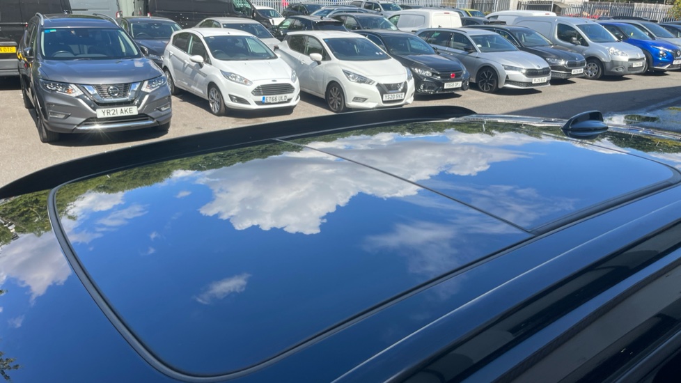 Volvo XC40 170kW Recharge Ultimate 69kWh 5dr Auto Electric Estate - Image 34