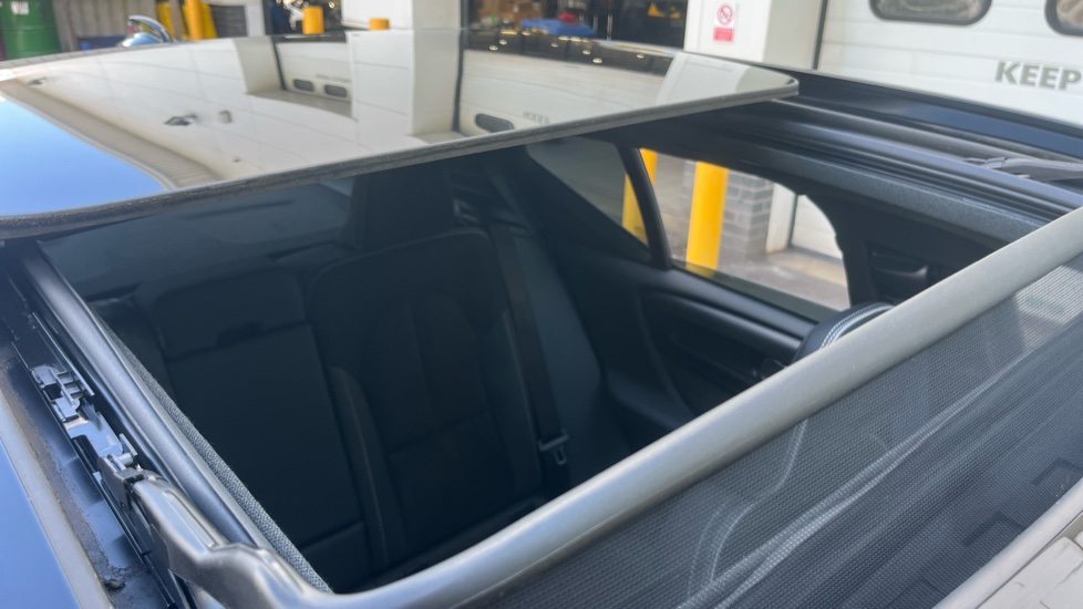 Volvo XC40 170kW Recharge Ultimate 69kWh 5dr Auto Electric Estate - Image 37