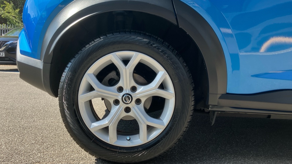 Nissan Juke 1.0 DiG-T N-Connecta 5dr DCT Petrol Hatchback - Image 7