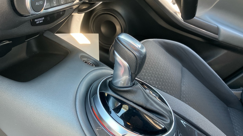 Nissan Juke 1.0 DiG-T N-Connecta 5dr DCT Petrol Hatchback - Image 13