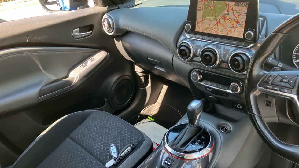 Nissan Juke 1.0 DiG-T N-Connecta 5dr DCT Petrol Hatchback - Image 14