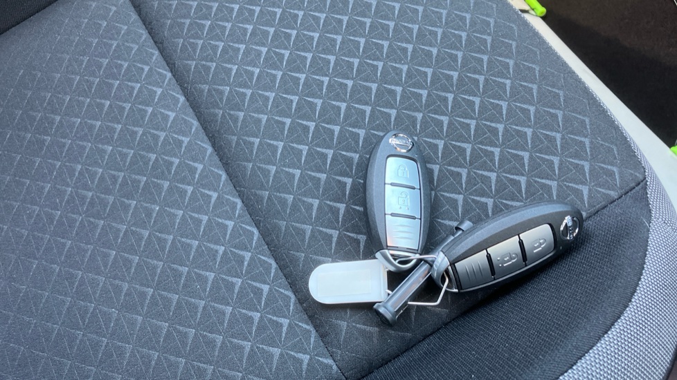 Nissan Juke 1.0 DiG-T N-Connecta 5dr DCT Petrol Hatchback - Image 20