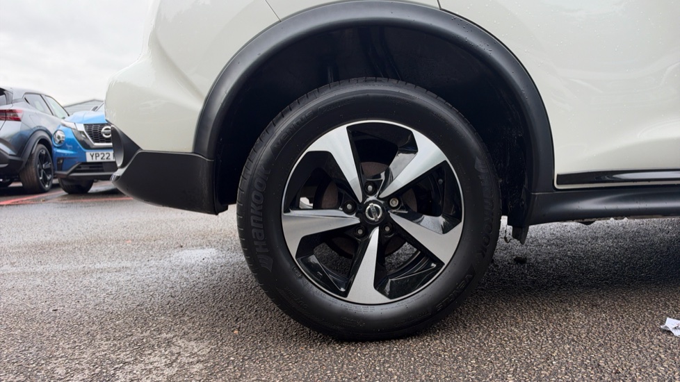 Nissan Juke 1.6 [112] Bose Personal Edition 5dr Petrol Hatchback - Image 7