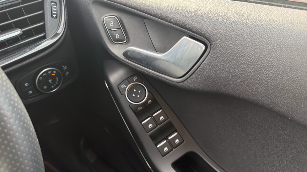 Ford Fiesta 1.0 EcoBoost Hybrid mHEV 155 ST-Line Edition 5dr Petrol Hatchback - Image 21