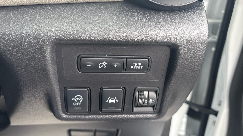 Nissan Micra 1.0 IG-T 92 Acenta 5dr Petrol Hatchback - Image 21