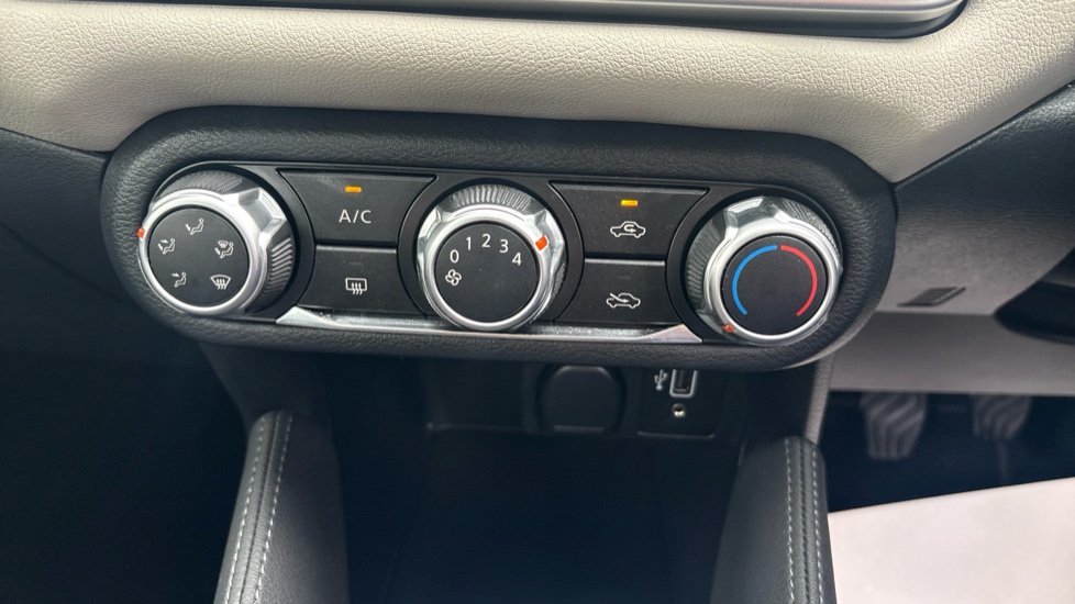 Nissan Micra 1.0 IG-T 92 Acenta 5dr Petrol Hatchback - Image 23
