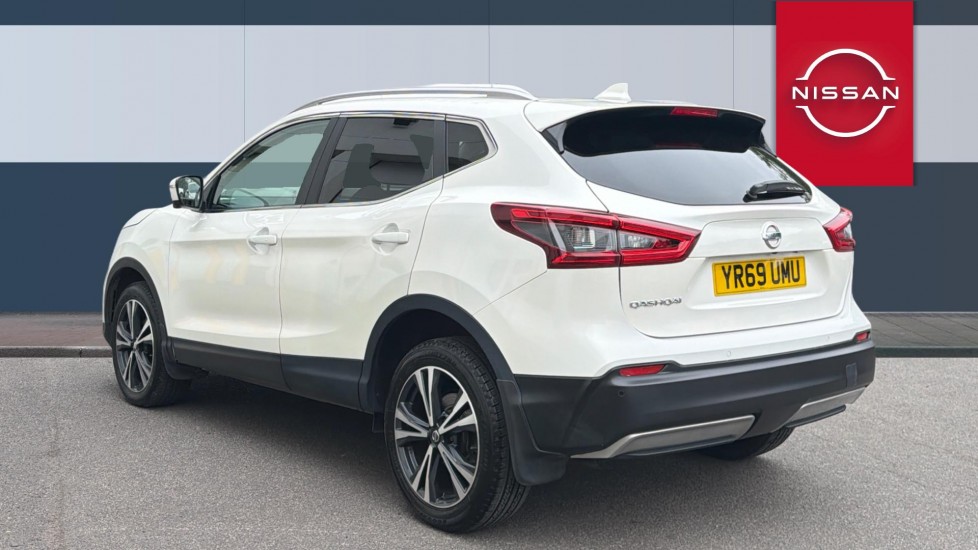 Nissan Qashqai 1.3 DiG-T N-Connecta 5dr Petrol Hatchback - Image 2
