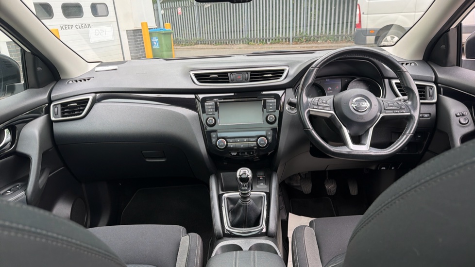 Nissan Qashqai 1.3 DiG-T N-Connecta 5dr Petrol Hatchback - Image 10