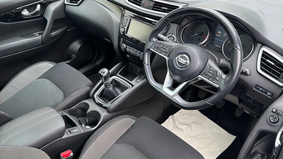 Nissan Qashqai 1.3 DiG-T N-Connecta 5dr Petrol Hatchback - Image 11