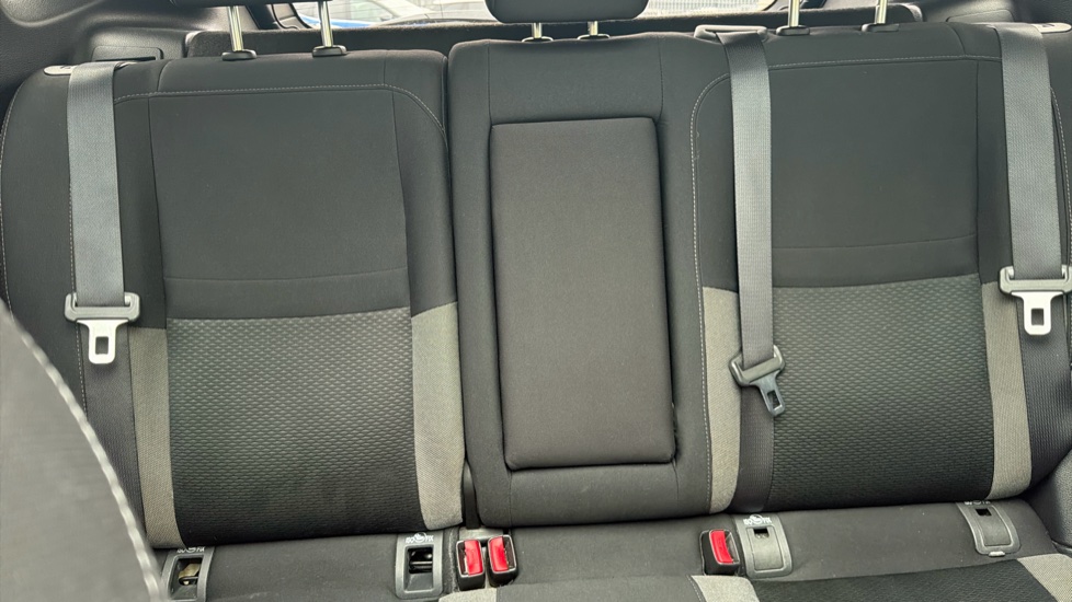 Nissan Qashqai 1.3 DiG-T N-Connecta 5dr Petrol Hatchback - Image 15