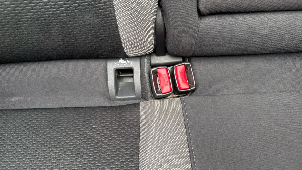 Nissan Qashqai 1.3 DiG-T N-Connecta 5dr Petrol Hatchback - Image 17
