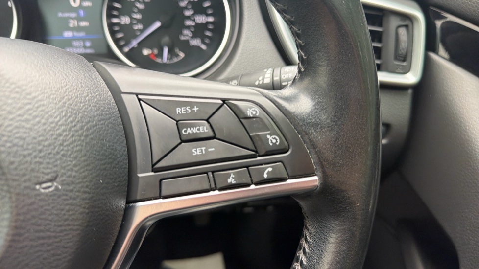 Nissan Qashqai 1.3 DiG-T N-Connecta 5dr Petrol Hatchback - Image 23