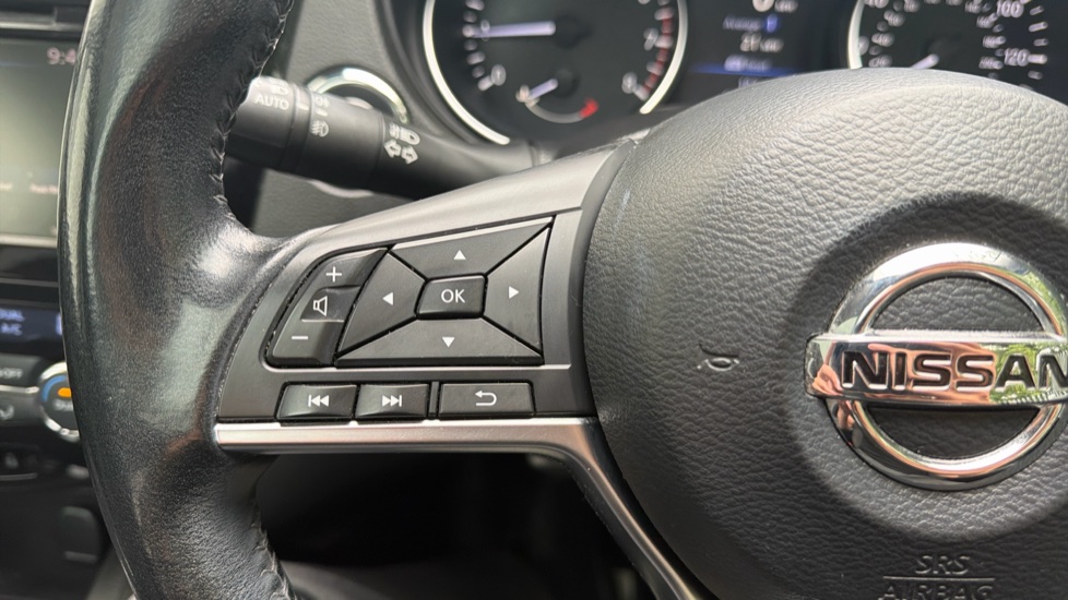 Nissan Qashqai 1.3 DiG-T N-Connecta 5dr Petrol Hatchback - Image 24