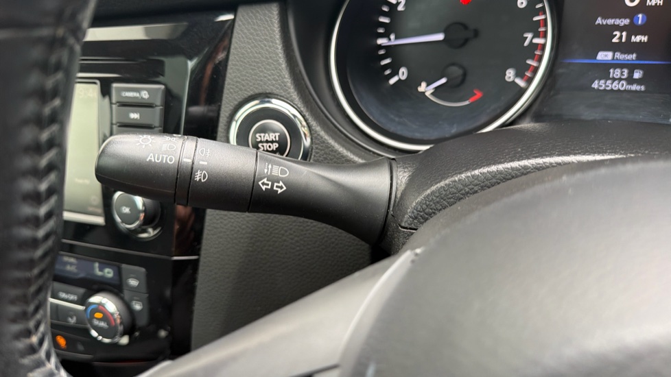 Nissan Qashqai 1.3 DiG-T N-Connecta 5dr Petrol Hatchback - Image 25