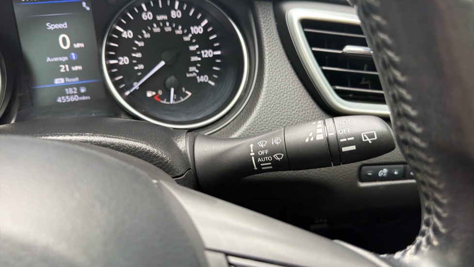 Nissan Qashqai 1.3 DiG-T N-Connecta 5dr Petrol Hatchback - Image 26