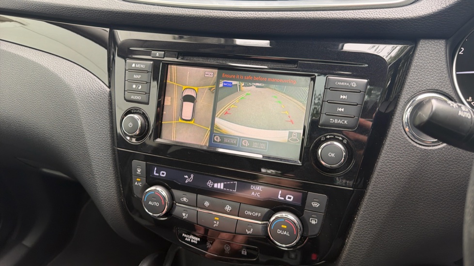 Nissan Qashqai 1.3 DiG-T N-Connecta 5dr Petrol Hatchback - Image 27